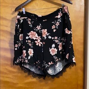 Torrid floral flowy shorts size 2